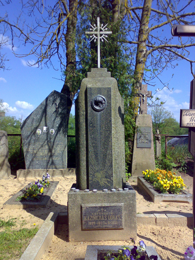 Kazimiero Ūdro kapas Vadaktėlių kapinėse. Juozo Valiušaičio nuotrauka